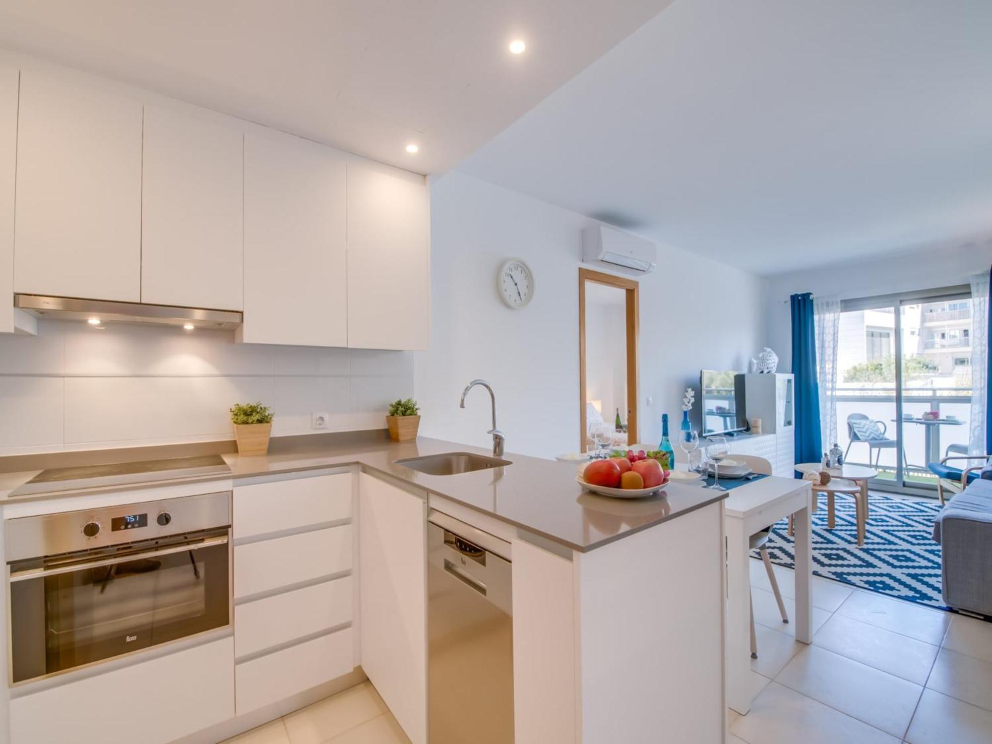 Appartement Bright 350 M From *